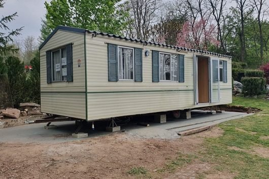Usadený mobilný dom